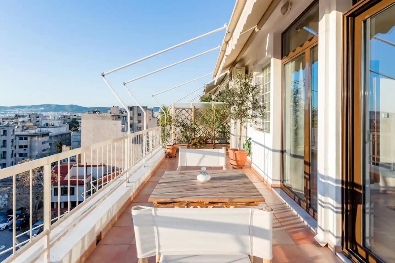 Apartment Explore Nightlife Near An With An Acropolis View