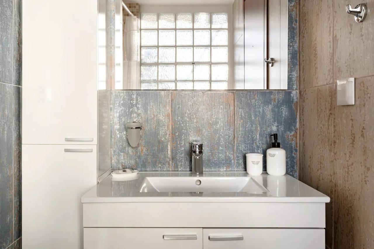 Apartment Explore Nightlife Near An With An Acropolis View Athens